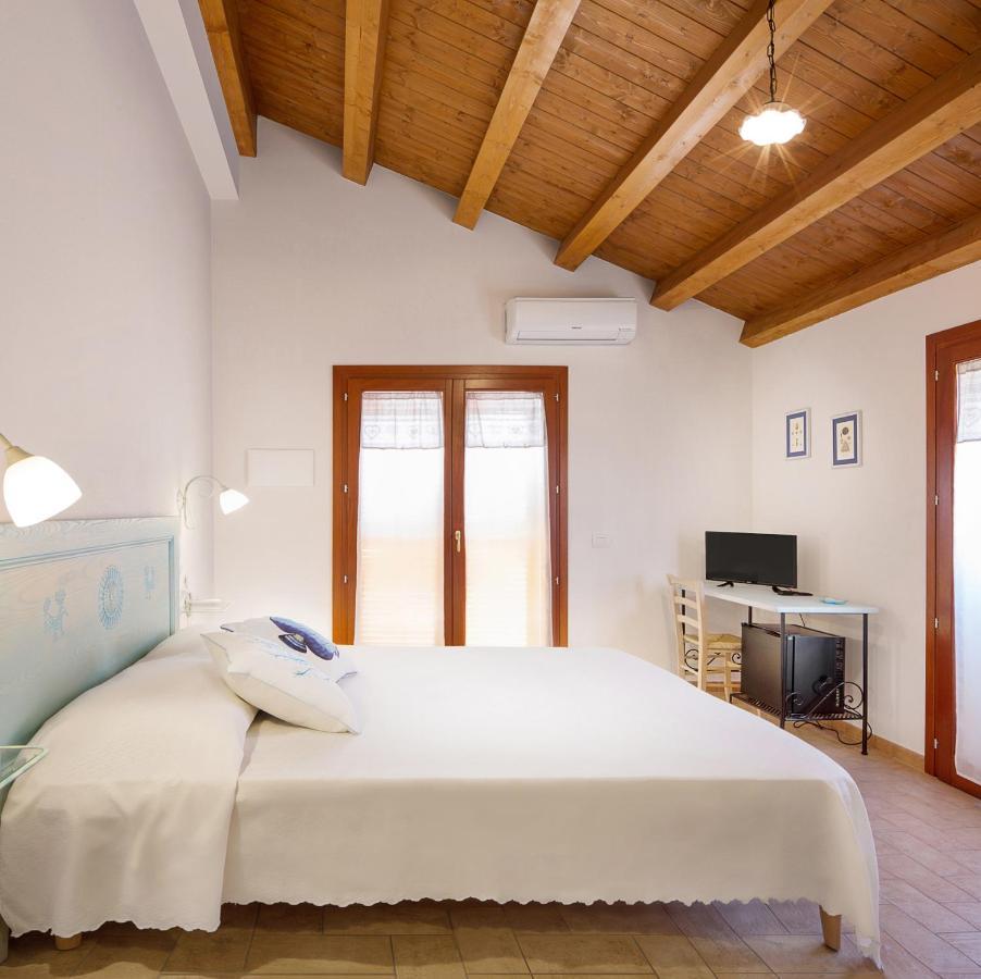 Edomat Bed & Breakfast Monserrato Dış mekan fotoğraf