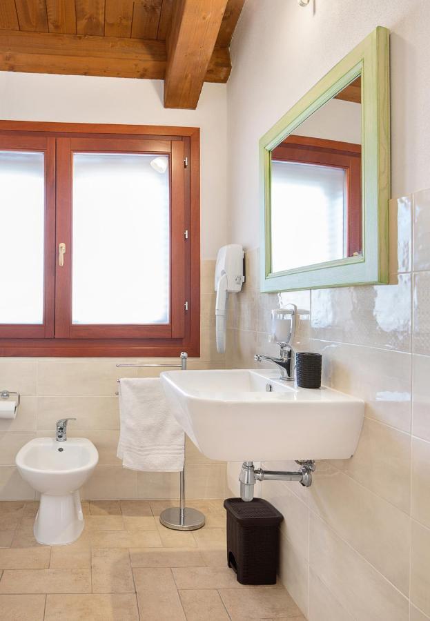 Edomat Bed & Breakfast Monserrato Dış mekan fotoğraf