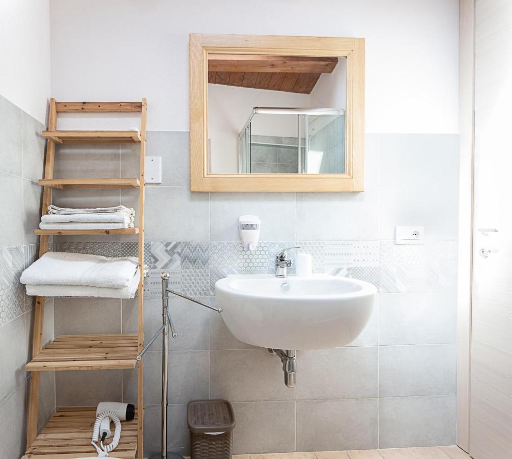 Edomat Bed & Breakfast Monserrato Dış mekan fotoğraf